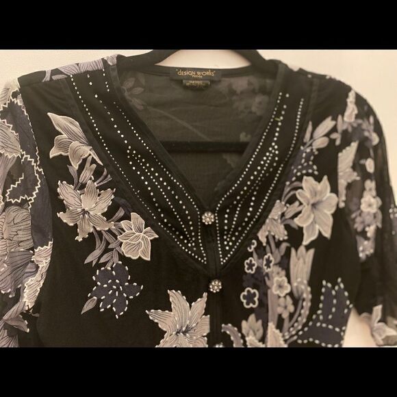 Design Works petite floral knit top - Picture 2 of 7